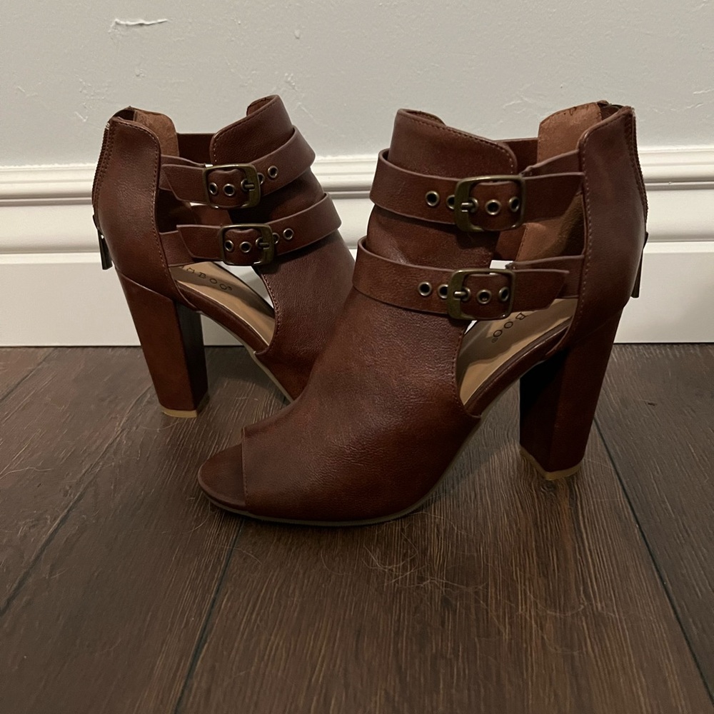 Great condition leather chunky heel